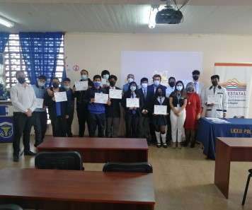 CFT Estatal entregó certificados de participación en talleres a estudiantes del Liceo Politécnico