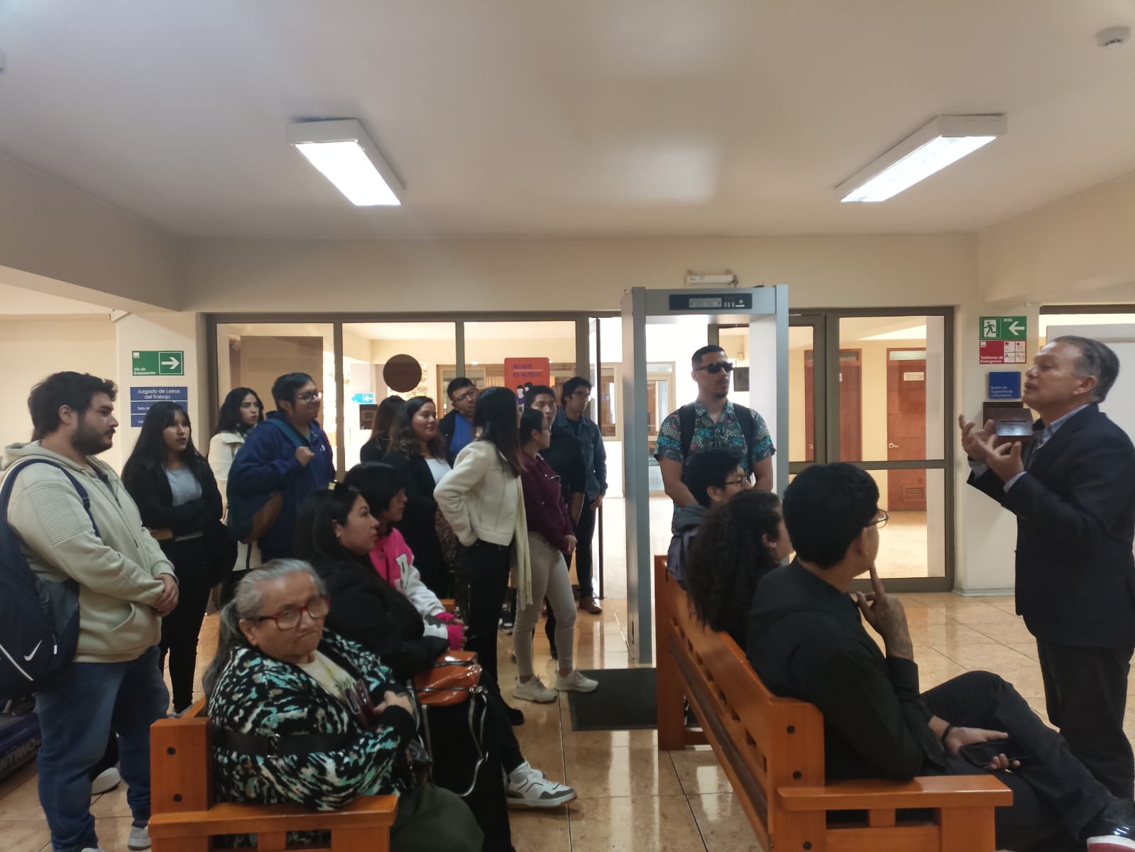 Estudiantes de la carrera de TNS en Administración de Empresas visitaron el Juzgado de Letras del Trabajo de Arica.